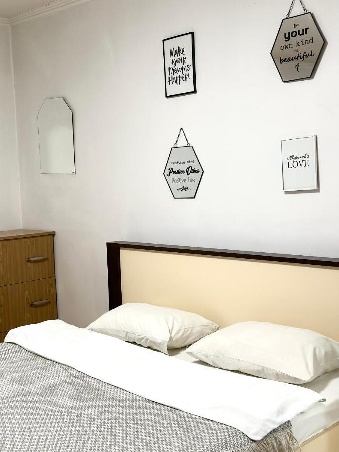 Romantic Apartments- In Historical Center Лвив Екстериор снимка